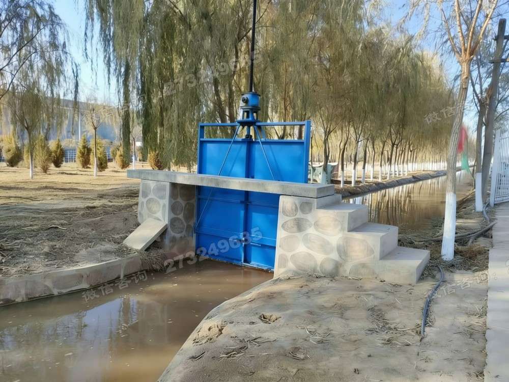 图们景观渠道蓝色闸门